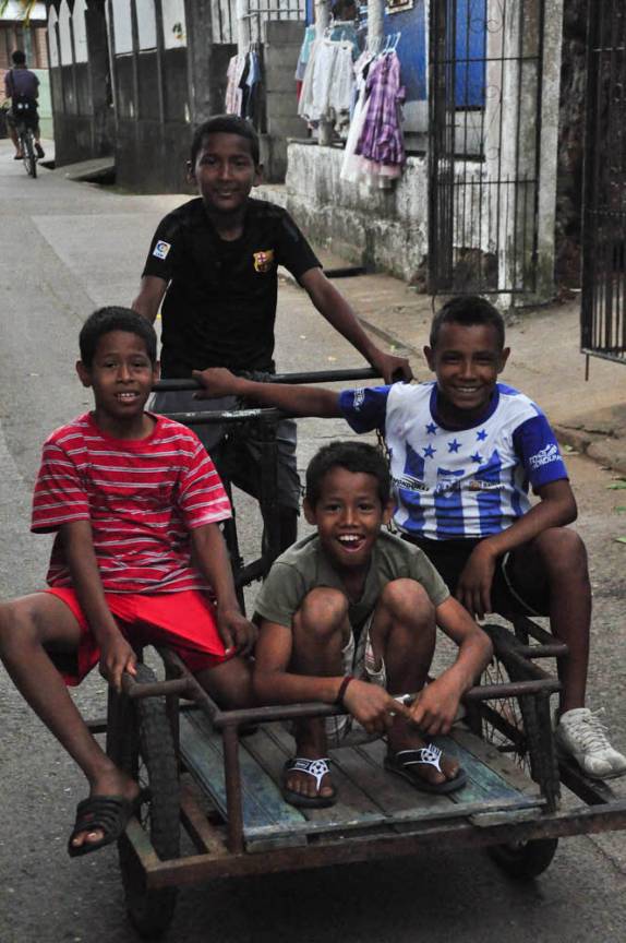 Meio de transporte em Utila, ilha no litoral norte de Honduras